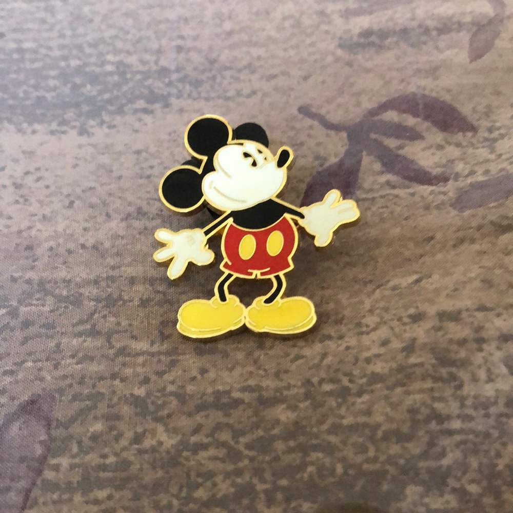 Authentic Disney Mickey Mouse trading pin.